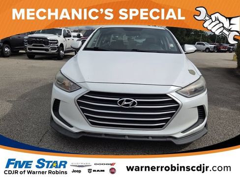 Used 2017 Hyundai Elantra SE FWD image 2