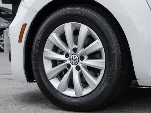 Used 2018 Volkswagen Beetle 2.0T S FWD image 44