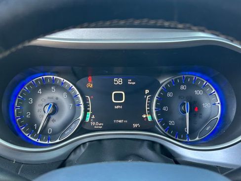 Used 2020 Chrysler Pacifica Touring-L Plus FWD image 21