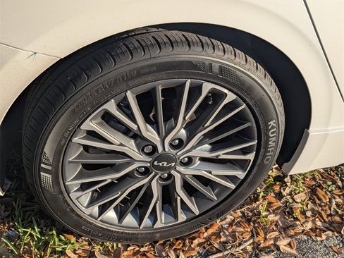 Used 2024 Kia Forte GT-Line w/ GT-Line Premium Package image 16