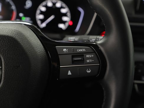 Used 2025 Honda Pilot EX-L image 32
