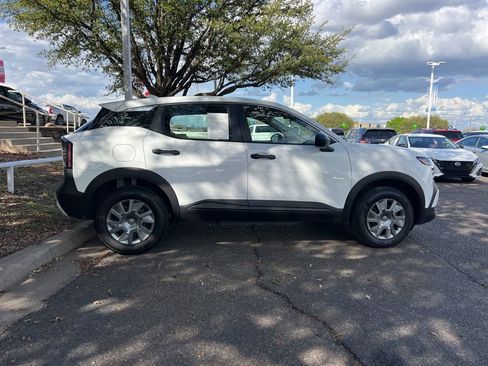 Used 2025 Nissan Kicks S image 8