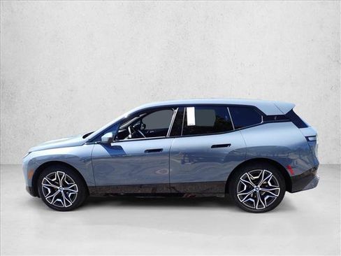 Used 2023 BMW iX xDrive50 w/ Sport Package AWD/4WD image 2