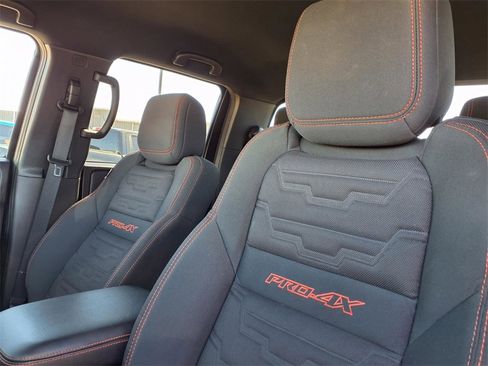 Used 2023 Nissan Frontier PRO-4X w/ Pro Convenience Package image 17