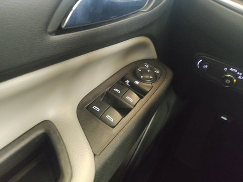 Used 2021 Chevrolet Equinox LT FWD image 27