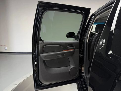 Used 2013 Chevrolet Avalanche LTZ RWD image 13