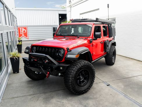 Used 2024 Jeep Wrangler Unlimited AWD/4WD image 3
