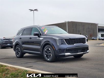 Certified 2025 Kia Sorento S w/ Panoramic Sunroof Package