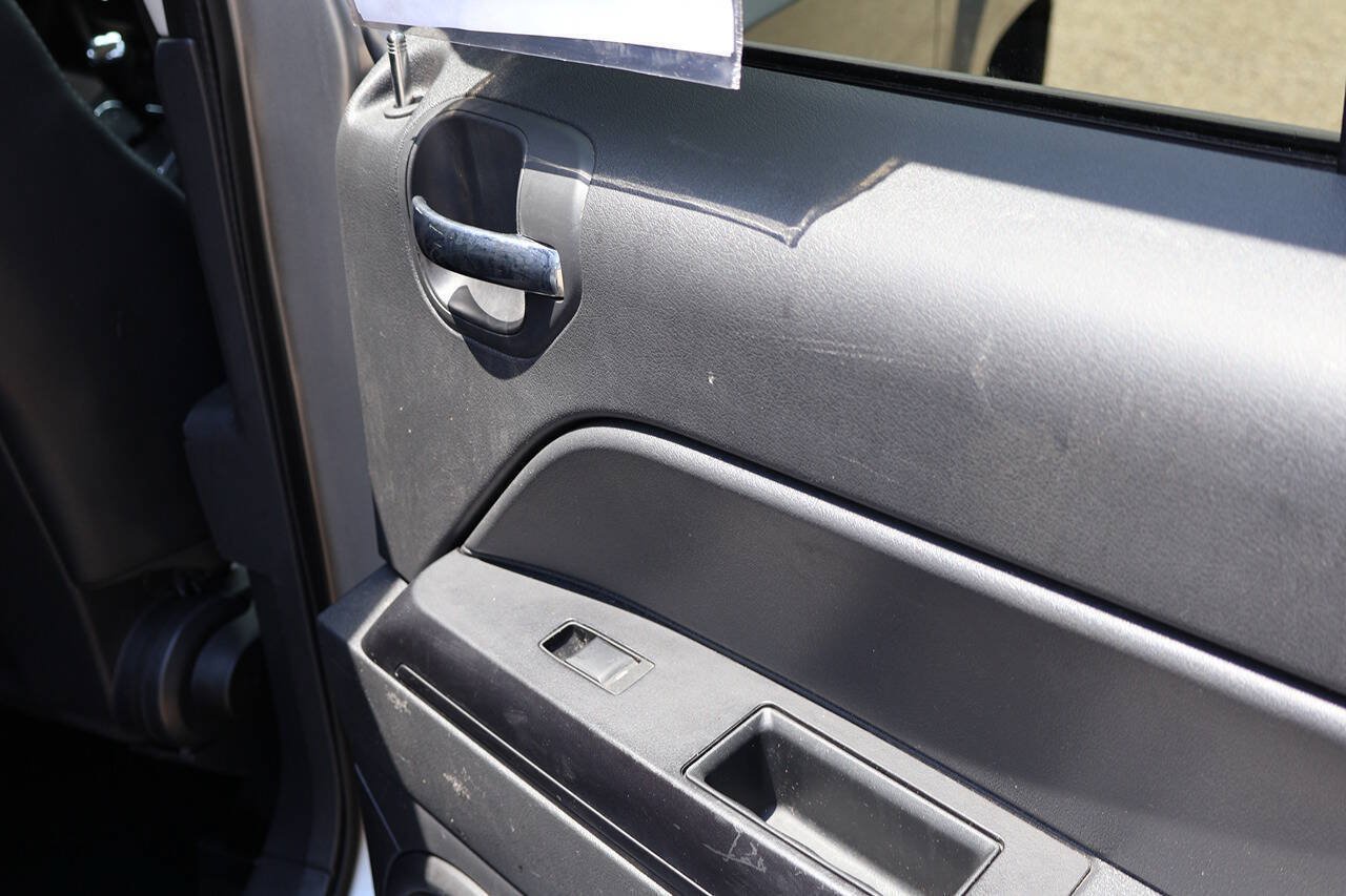 Used 2016 Jeep Patriot High Altitude FWD image 21