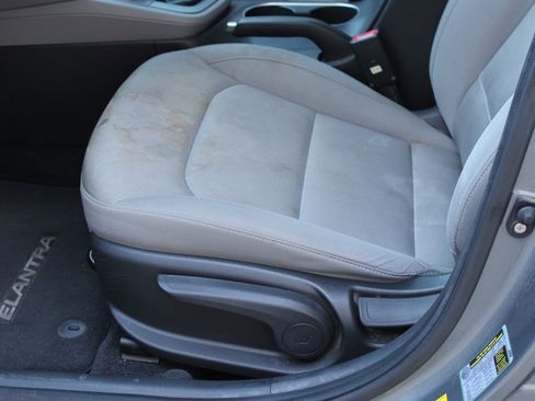 Used 2017 Hyundai Elantra SE image 14