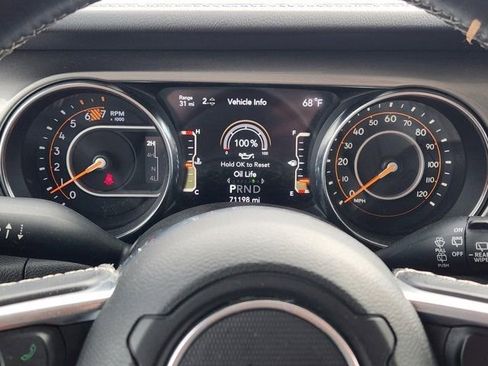 Used 2019 Jeep Wrangler Unlimited Sahara image 7