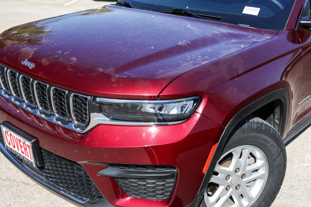 Used 2023 Jeep Grand Cherokee Laredo RWD image 2
