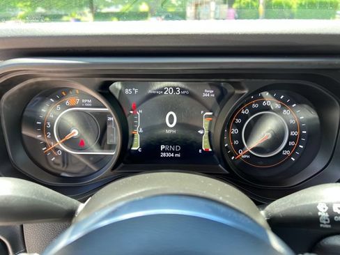 Used 2025 Jeep Wrangler Unlimited Sahara AWD/4WD image 21