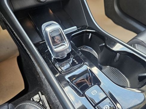 Used 2024 Volvo XC40 B5 Ultimate w/ Protection Package Premier image 32