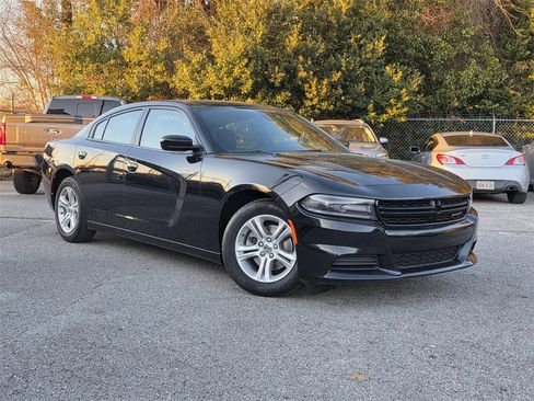 Used 2020 Dodge Charger SXT image 2