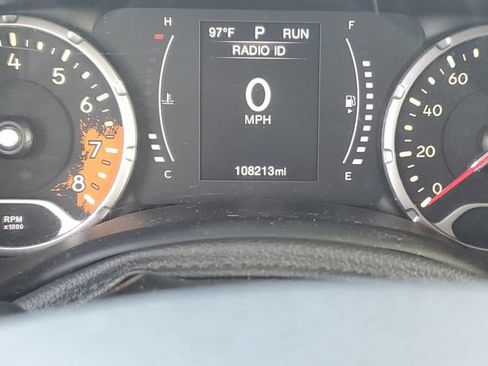 Used 2018 Jeep Renegade Latitude FWD image 24
