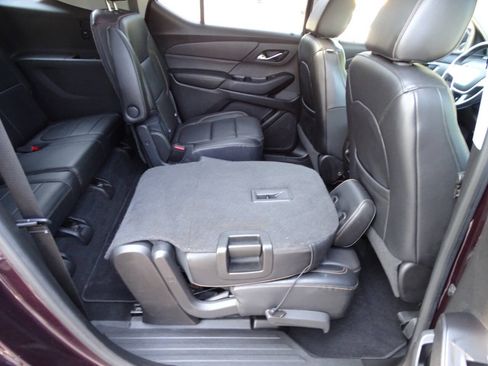 Used 2018 Chevrolet Traverse AWD LT w/ 2LT image 47