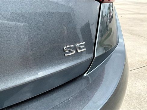 Used 2025 Volkswagen Jetta SE FWD image 22