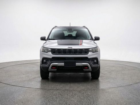 Used 2025 Jeep Compass Trailhawk image 2