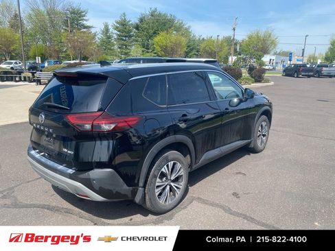Used 2021 Nissan Rogue SV w/ Premium Package image 5