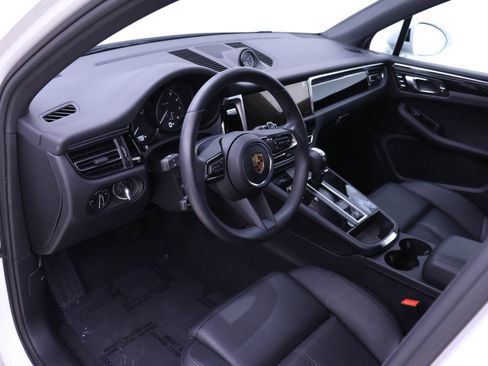 Used 2025 Porsche Macan AWD/4WD image 4