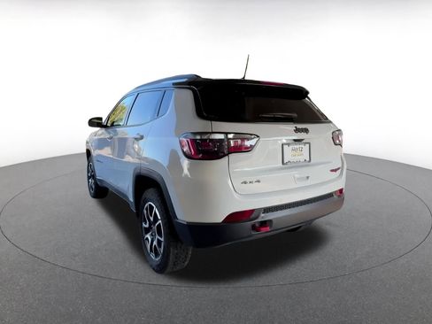 Used 2025 Jeep Compass Trailhawk image 11