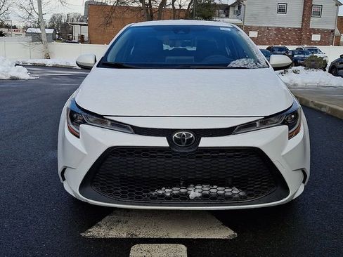 Used 2020 Toyota Corolla LE image 2