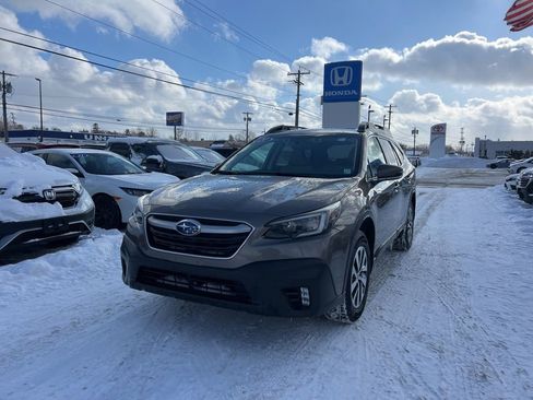 Used 2021 Subaru Outback Premium image 1