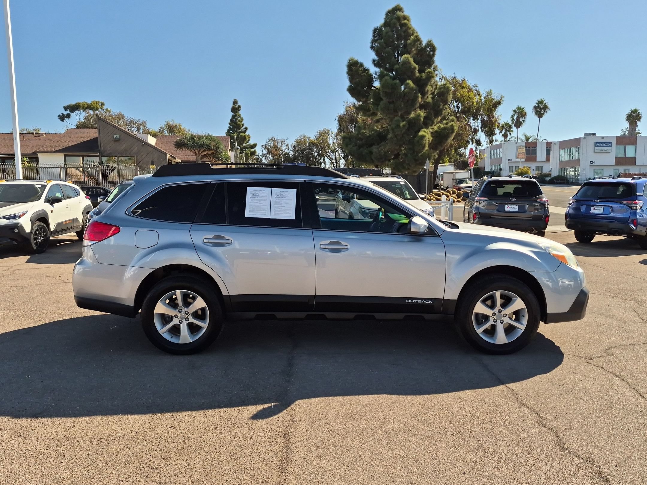 Used 2013 Subaru Outback 2.5i Limited w/ Moonroof Pkg AWD/4WD image 5