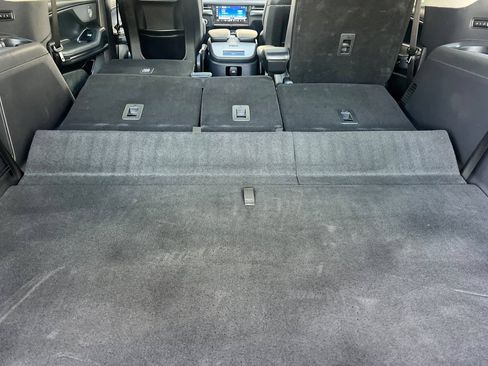 Certified 2025 Lincoln Navigator L Reserve AWD/4WD image 14