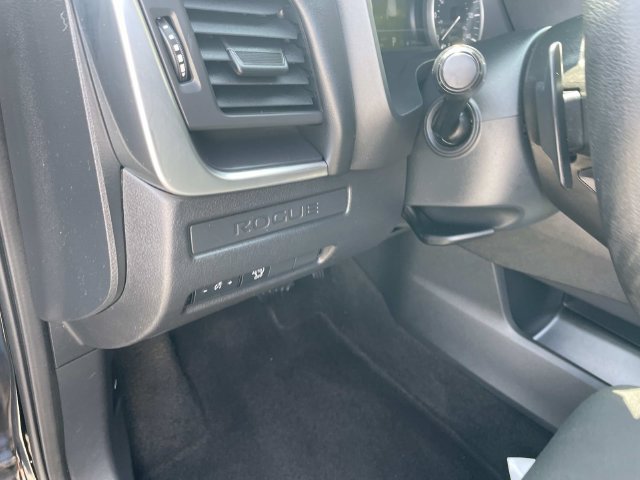Used 2024 Nissan Rogue S AWD/4WD image 21