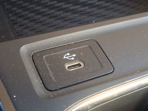 Used 2024 Mercedes-Benz GLB 250 GLB 250 image 24