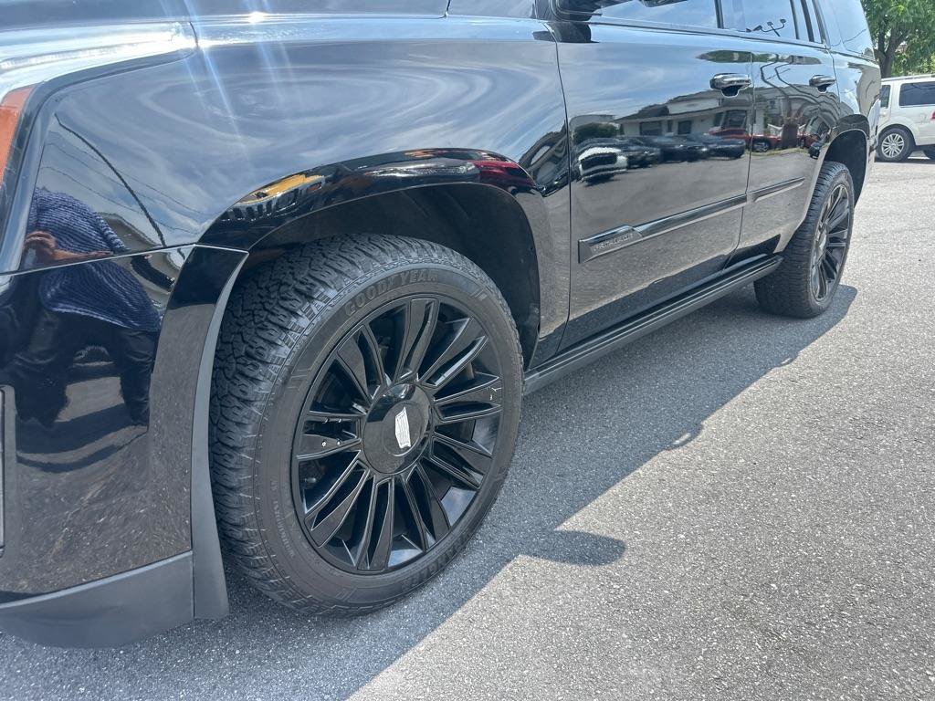 Used 2016 Cadillac Escalade Platinum AWD/4WD image 4