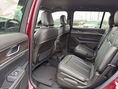 New 2025 Jeep Grand Cherokee L Limited w/ Black Appearance Package AWD/4WD image 30