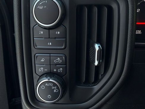 Used 2025 Chevrolet Silverado 2500 Custom w/ Custom Value Package image 15