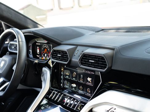 Used 2023 Lamborghini Urus S AWD/4WD image 73