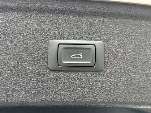 Used 2018 Audi Q5 2.0T Premium image 19