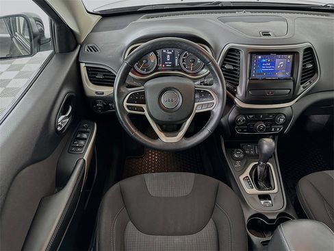 Used 2017 Jeep Cherokee Latitude w/ Cold Weather Group image 22