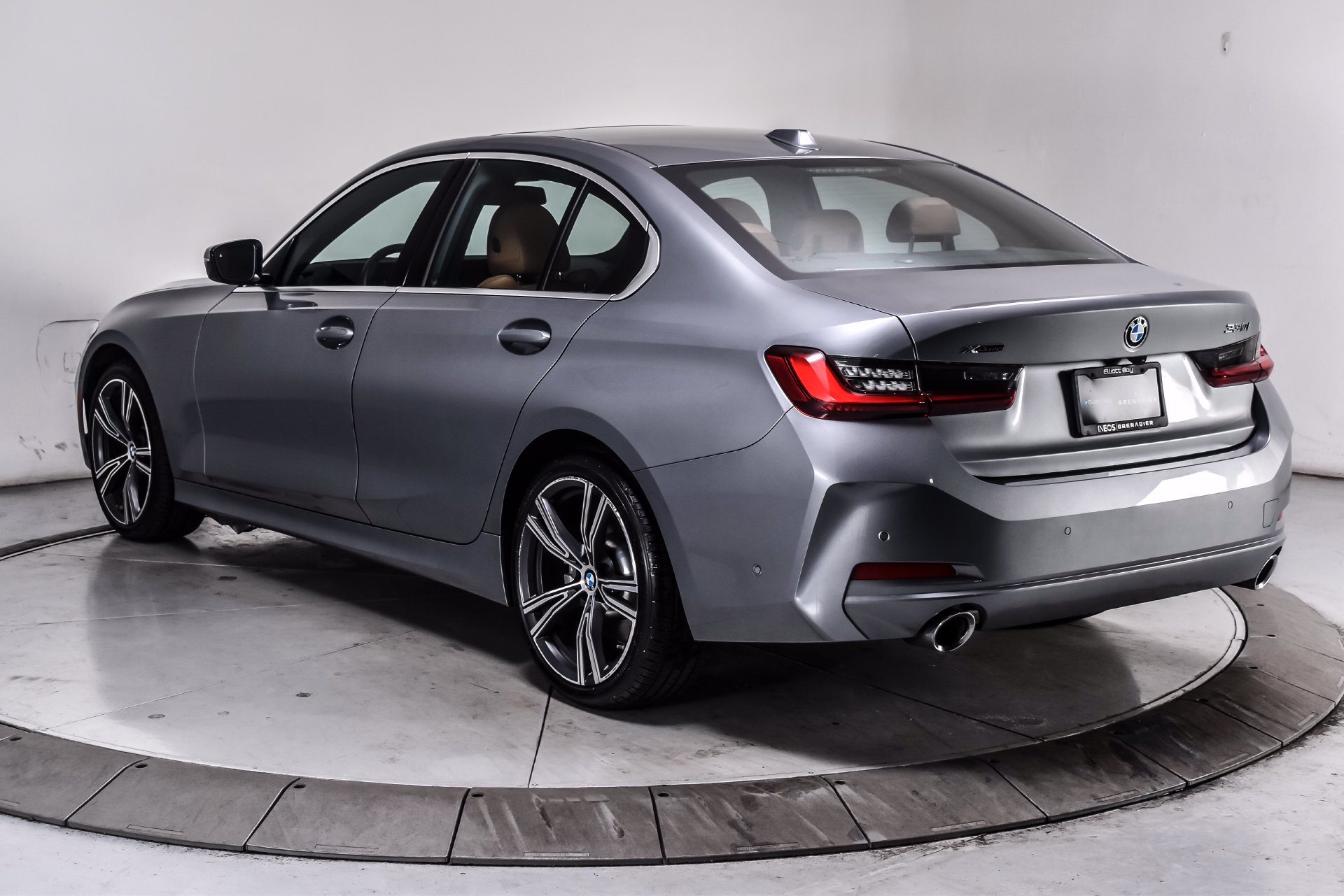 Used 2024 BMW 330i xDrive Sedan w/ Premium Package AWD/4WD image 4
