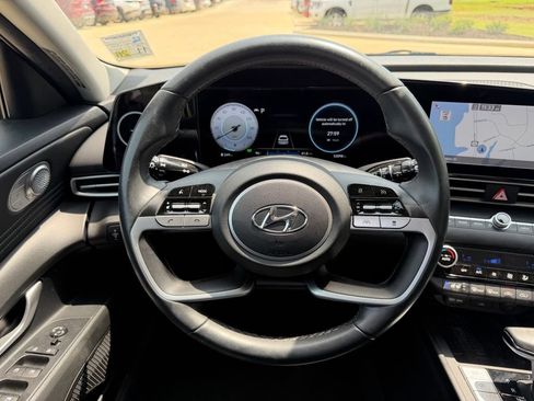 Used 2022 Hyundai Elantra Limited FWD image 18