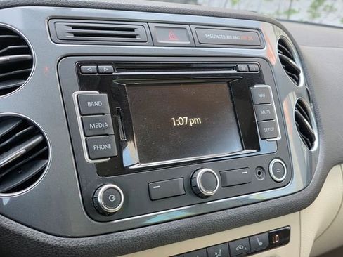 Used 2015 Volkswagen Tiguan SEL image 18