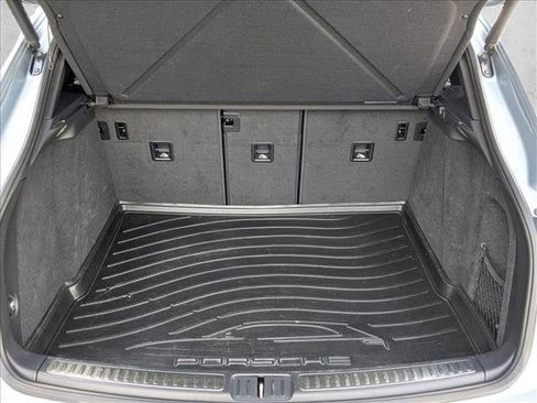Used 2021 Porsche Macan image 6