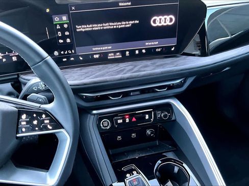 Used 2025 Audi Q5 Premium w/ Convenience Package AWD/4WD image 7