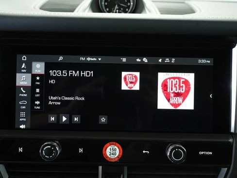 Certified 2025 Porsche Macan AWD/4WD image 18