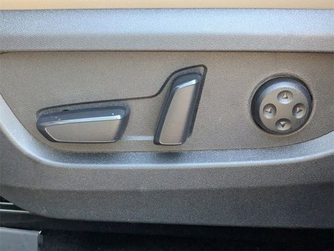 Used 2024 INFINITI QX50 Sensory image 11