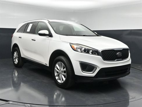 Used 2016 Kia Sorento AWD w/ LX Convenience Package image 3