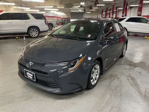 Used 2025 Toyota Corolla LE FWD image 5