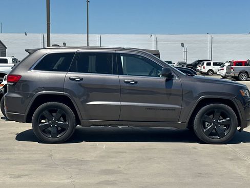 Used 2015 Jeep Grand Cherokee Altitude AWD/4WD image 9