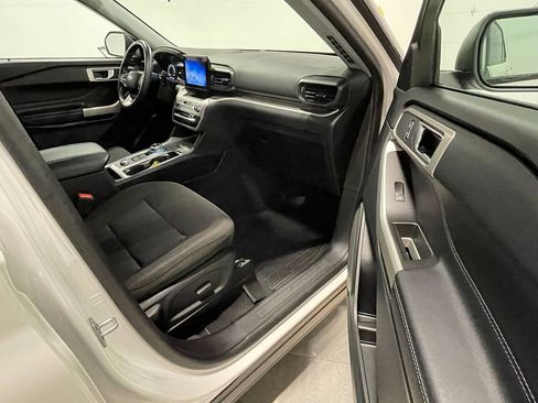 Used 2022 Ford Explorer XLT image 24