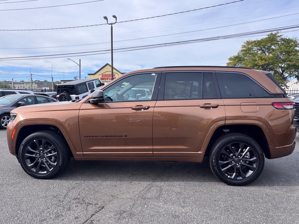 Used 2026 Jeep Grand Cherokee Limited AWD/4WD image 4